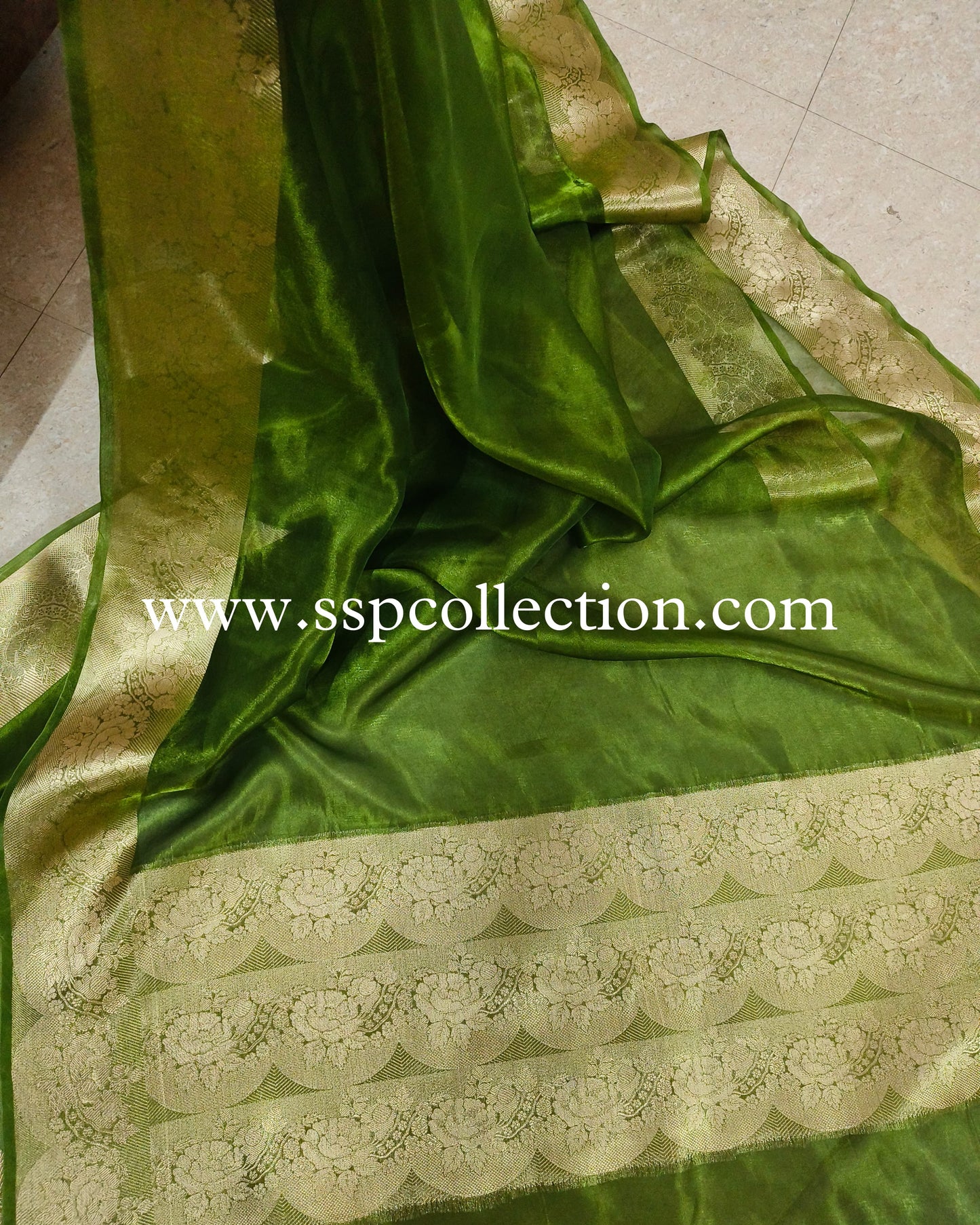 Leaf-Green Scallop Border Pure Tissue Silk Banarasi Saree