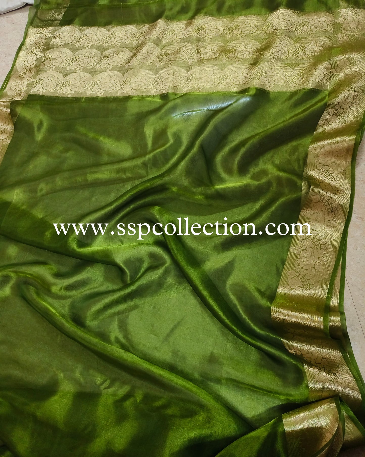 Leaf-Green Scallop Border Pure Tissue Silk Banarasi Saree