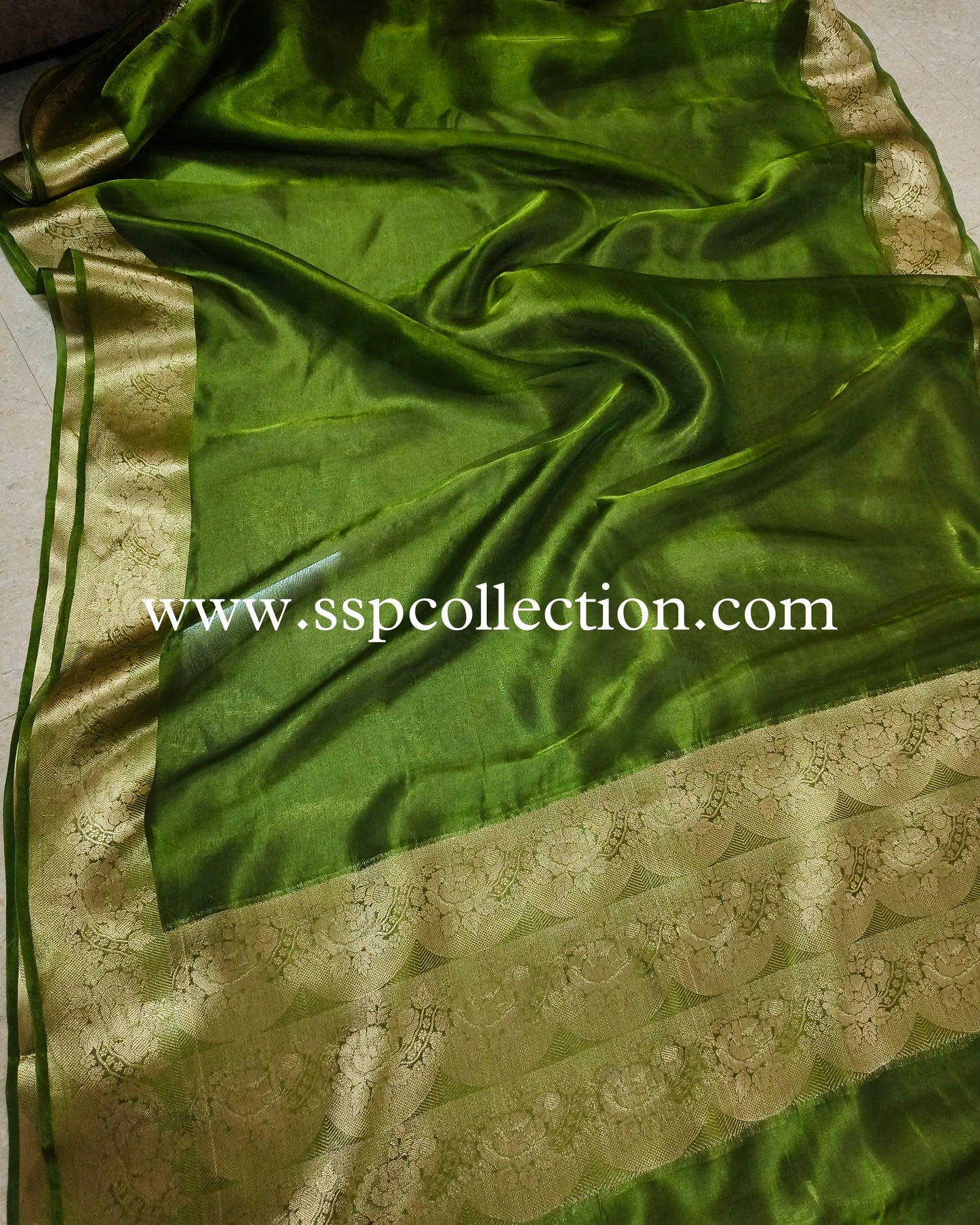 Leaf-Green Scallop Border Pure Tissue Silk Banarasi Saree