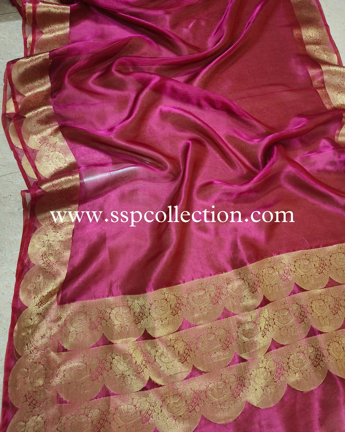 Red-Pink Scallop Border Pure Tissue Silk Banarasi Saree